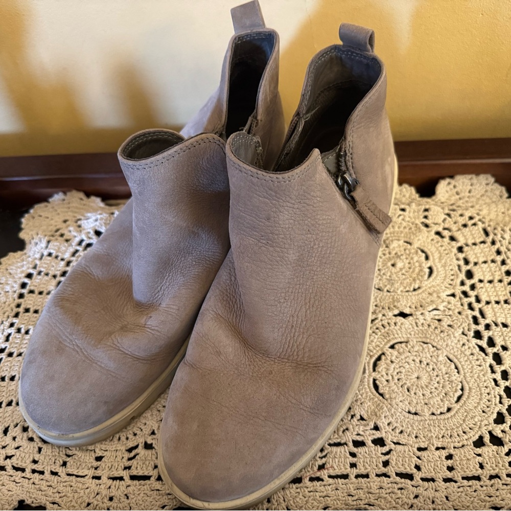 ECCO- Gray Ankle Bootie sneakers